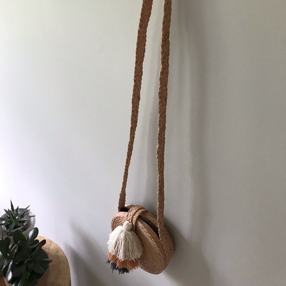 EUC Anthropologie Round Pink Straw Rattan Purse - Picture 3 of 6